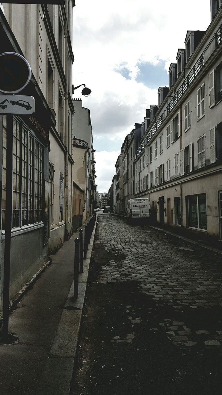 Paris alleyway