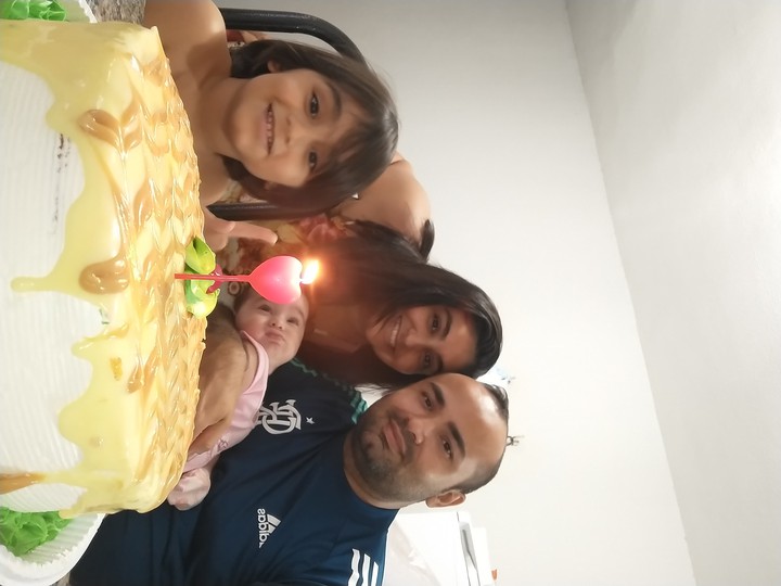 família