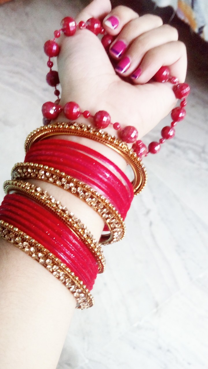 bangles stunning red