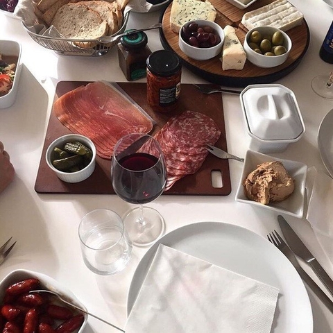 ταπετσαρίες meal, brunch