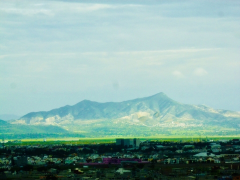 Monte en lo alto desde abajo.