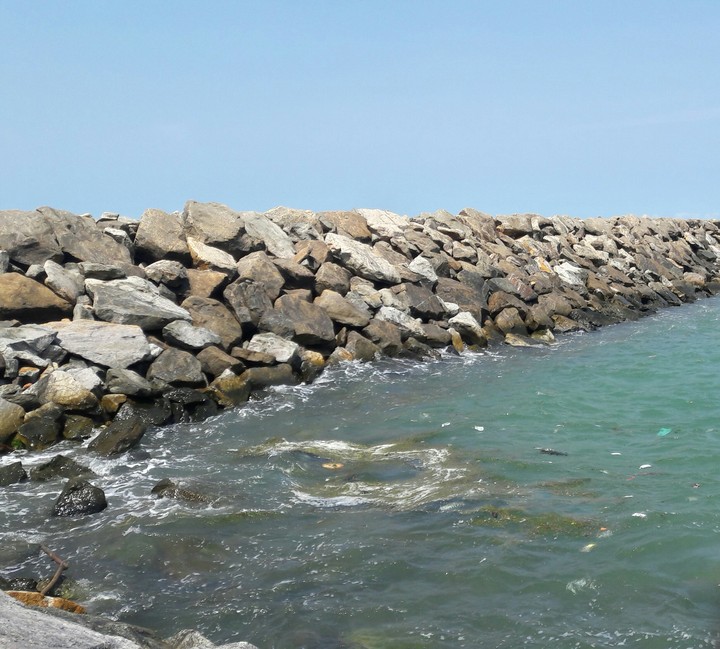 uvari beach