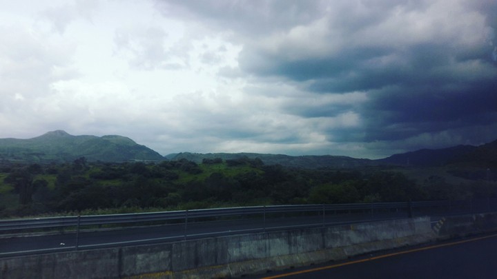 carretera nublado