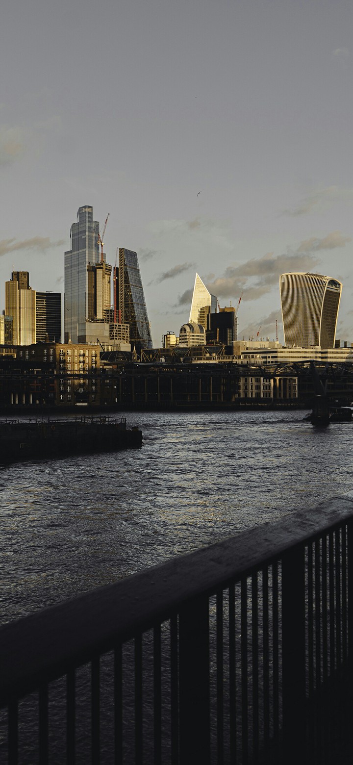✨ London in Gold ✨