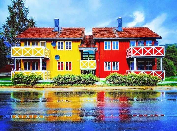amarelo e vermelho