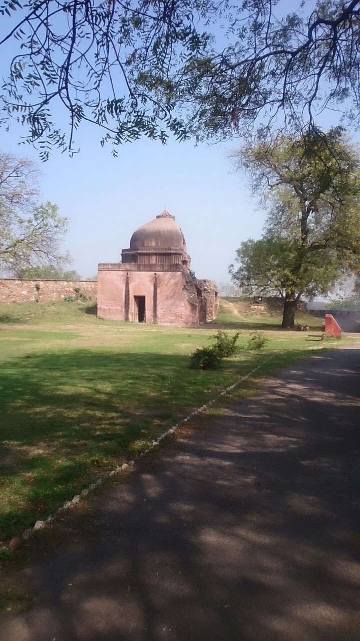 saleemgarh fort