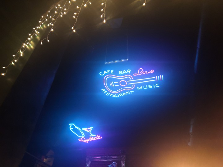 bar