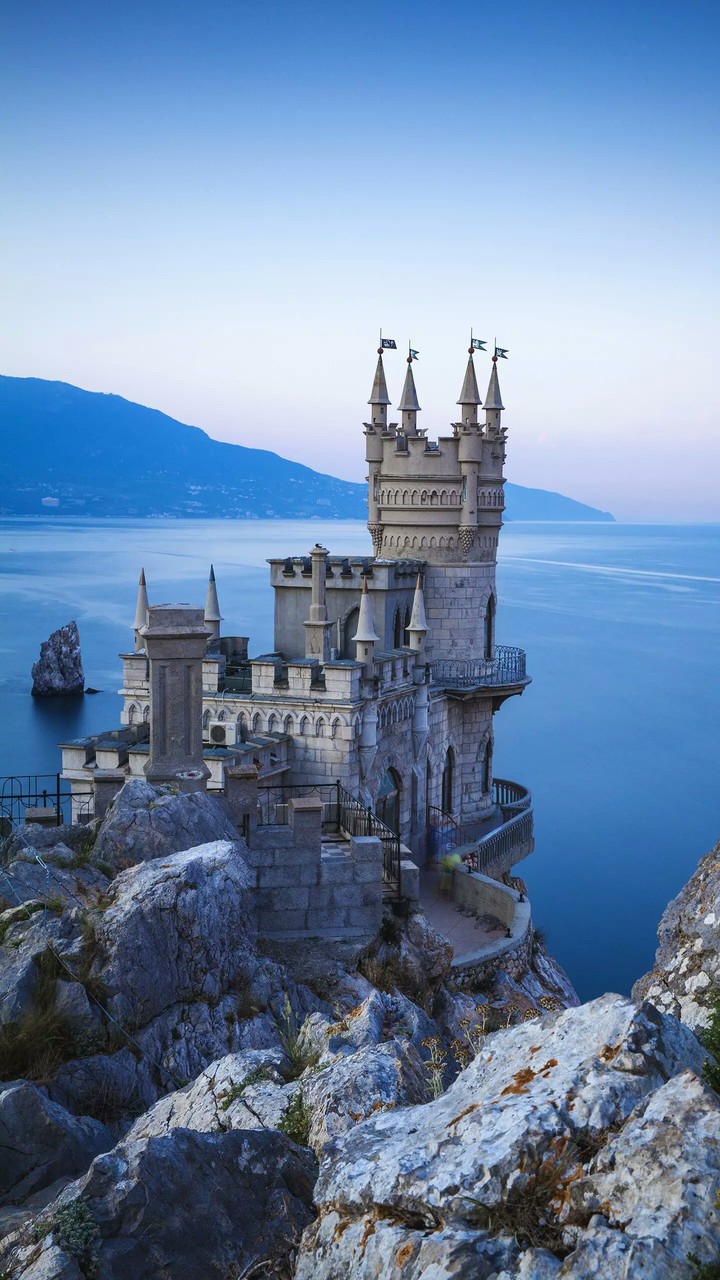 CASTLE
