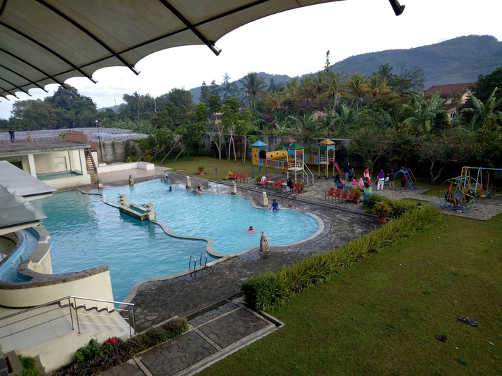 swimming pool