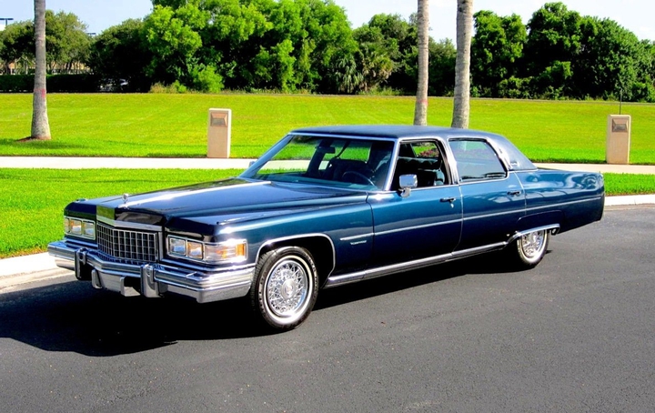 Fleetwood Brougham مدل سال 1976.
