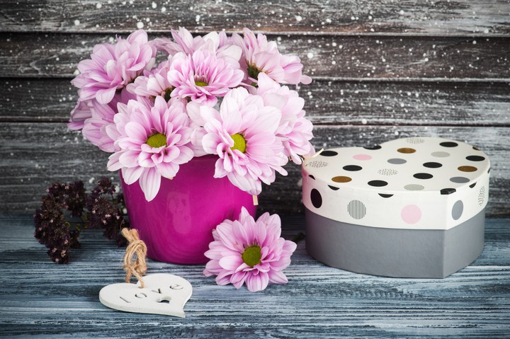 Chrysanthemums Bouquet & Valentine's Day Gift