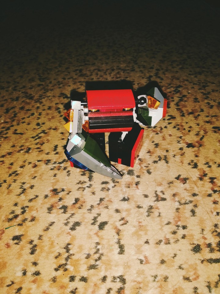 боевой робот из Lego
