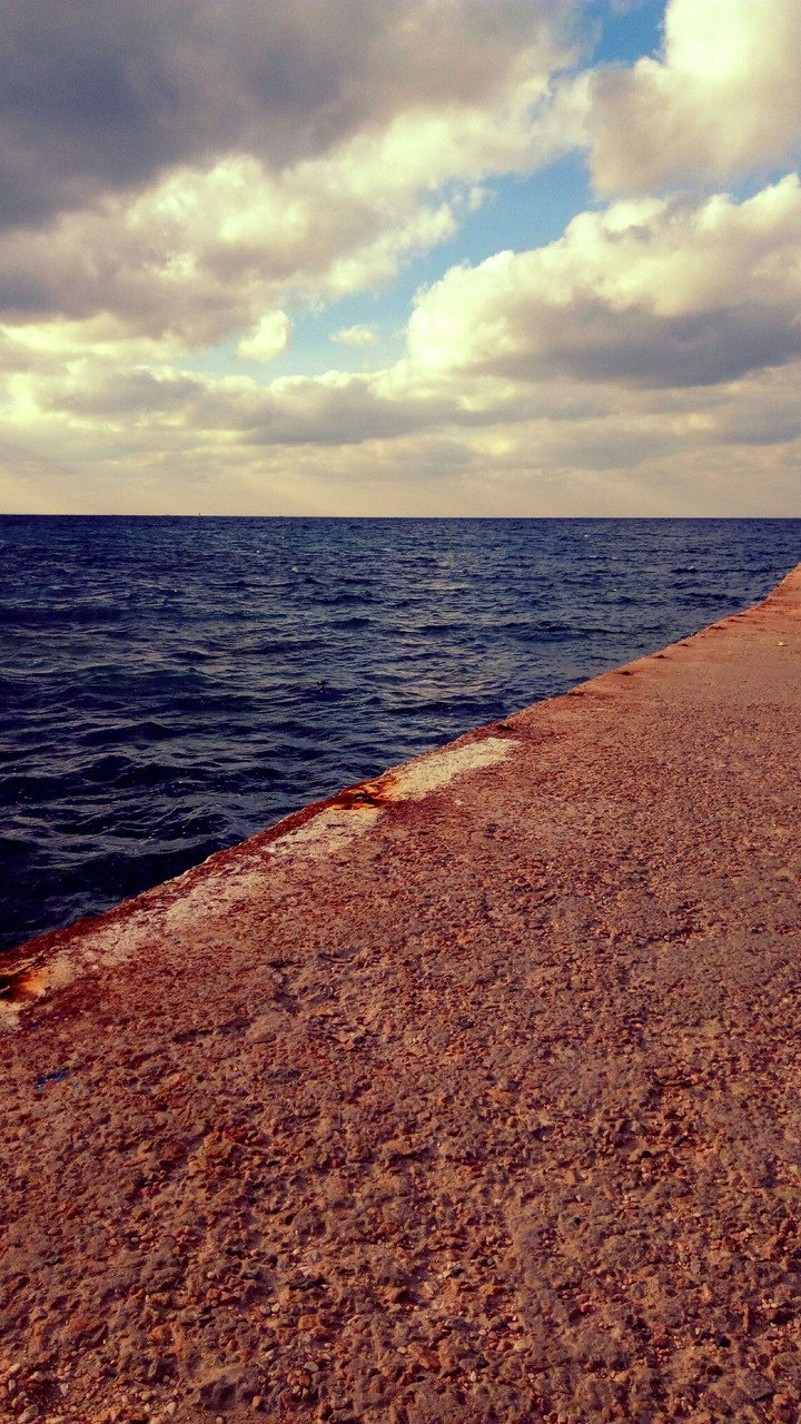 море
