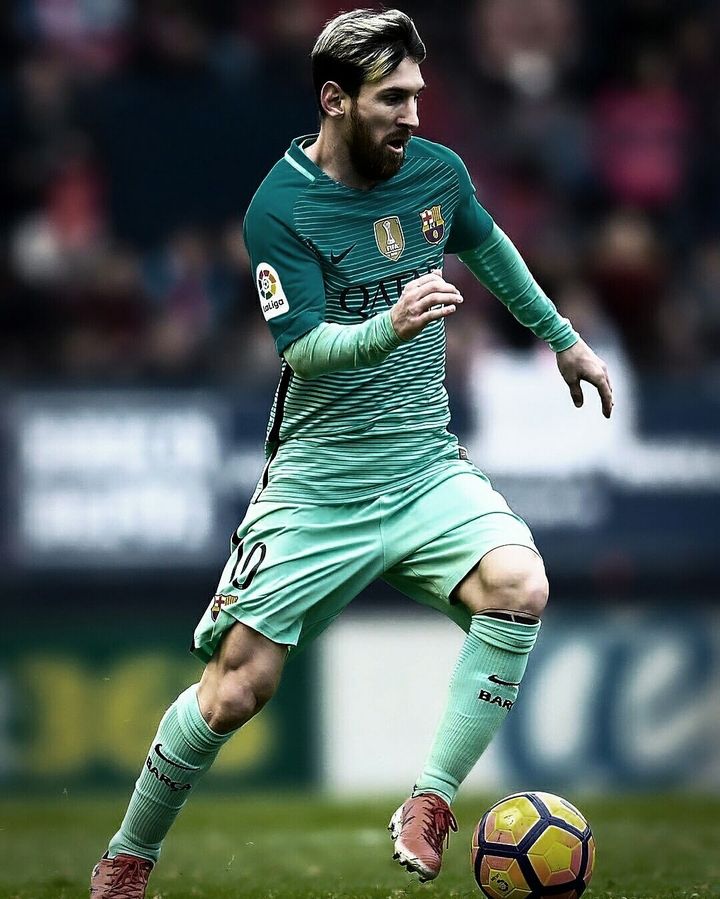 Alien soccer player