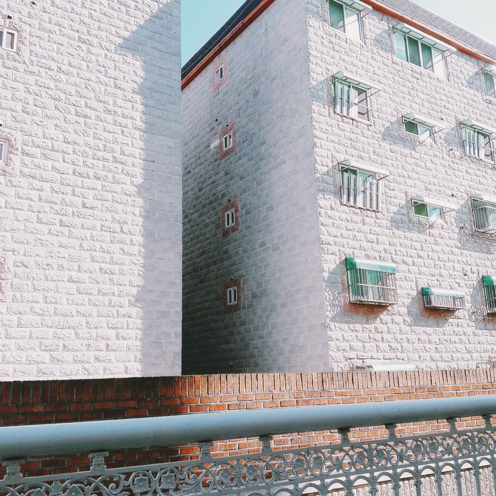between the two houses
