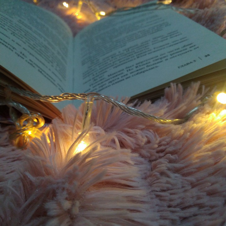 книга, атмосфера, гирлянда