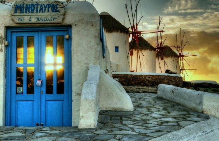 'MINOTAUR' ART STORE IN MYCONOS
