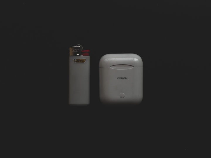 AIRPODS & LIGHTER