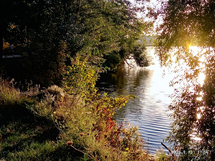 Закат на реке