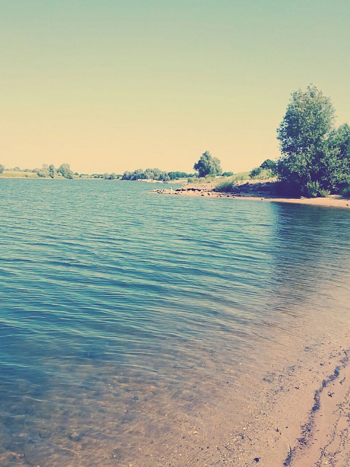 A sunny day at the lake