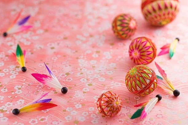 Temari balls and feather shuttlecocks