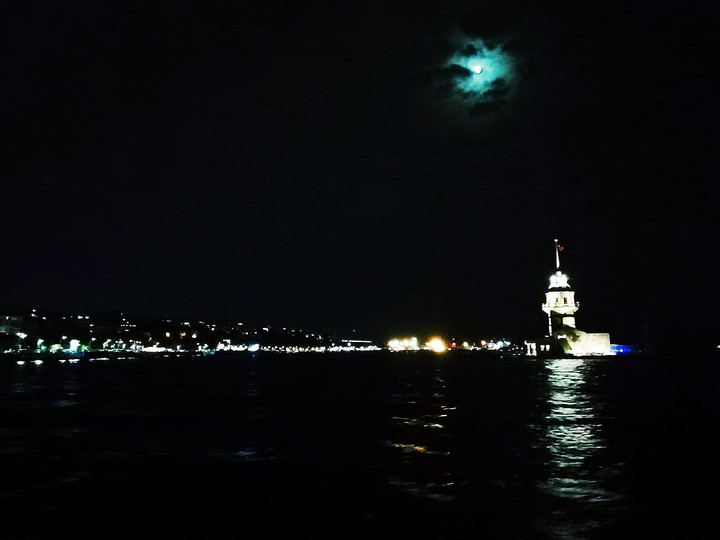 Travel. Turkey. Bosphorus. Night. Kış kulesi.