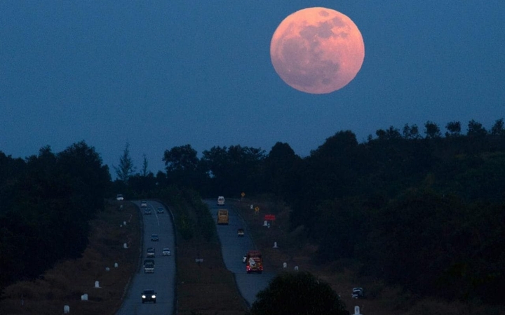 Full moon in N. America 2017
