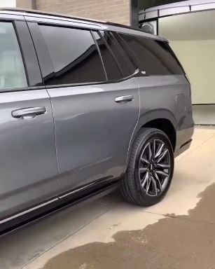 CADILLAC ESCALADE