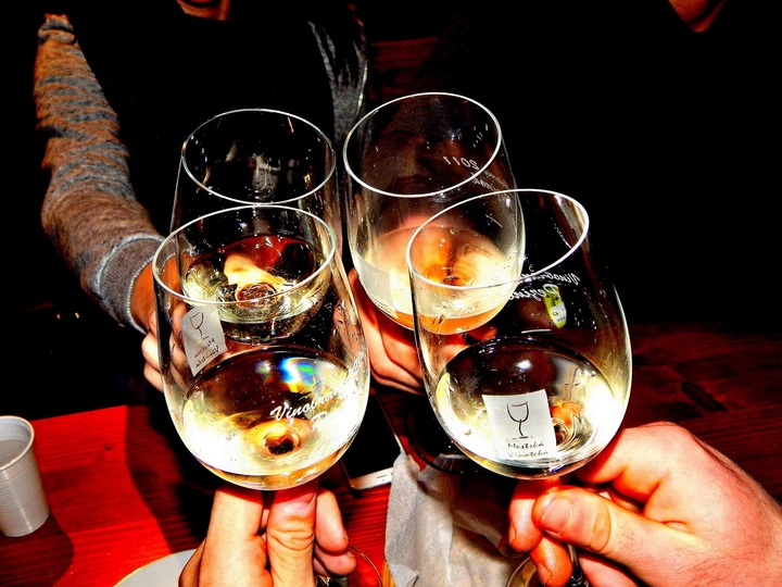 Wine tasting 