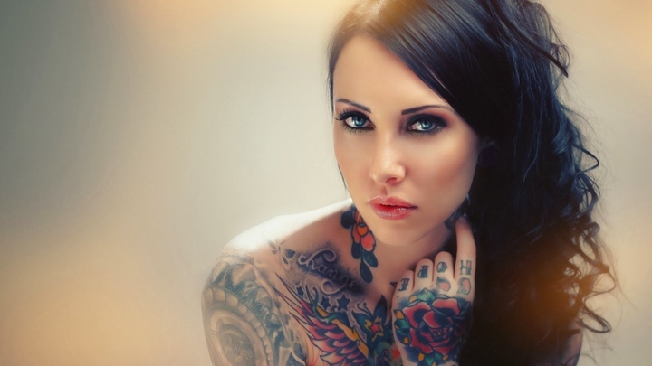 girl with tattoo
