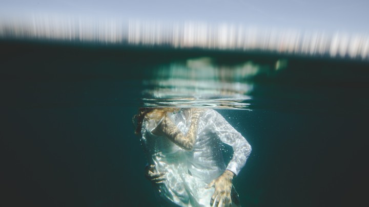 Couple Under Water Newlyweds