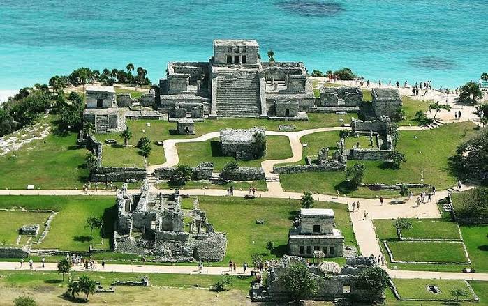 monumentos y mar