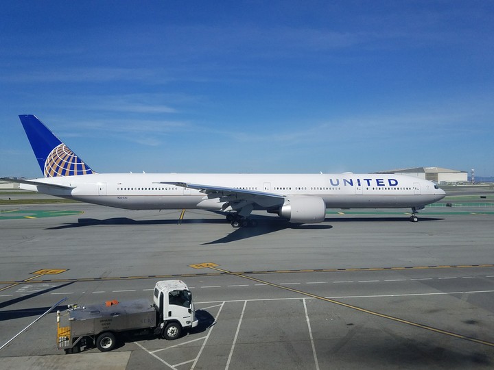 United Airlines 777-300ER at SFO