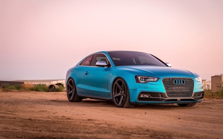 Blue Audi RS5