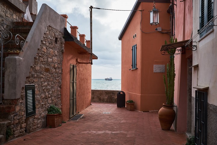 Sea Side Neighborhood