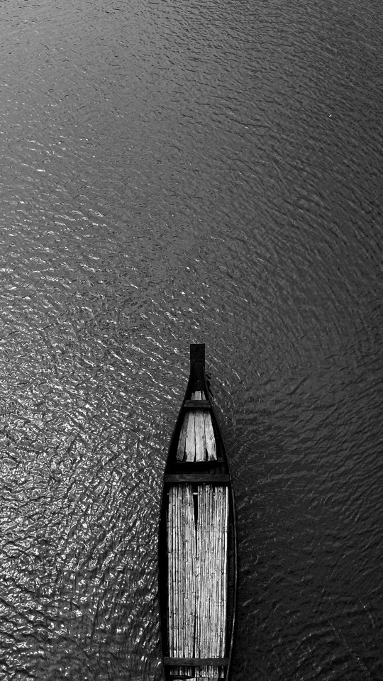 the afternoon with the calmness of the water ...