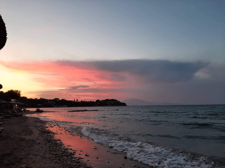 Różowe niebo nad morzem