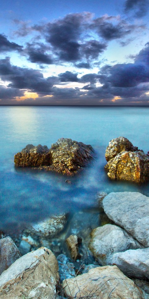 Sea and stones
