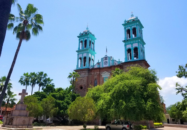 IGLESIA DE CD. ALTAMIRANO, GRO