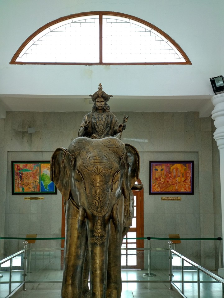 King Karikal Chlolan statue