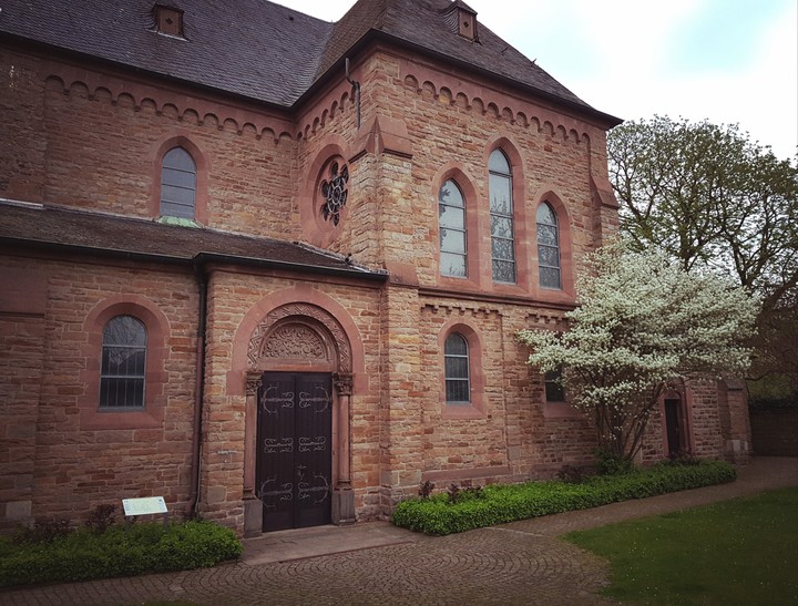 Alte Kirche _Saarn