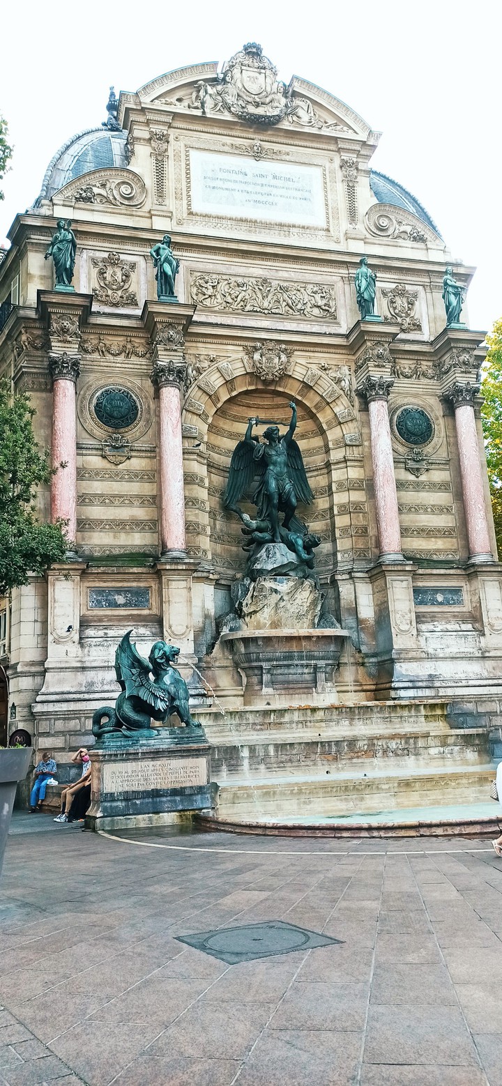 Fontaine St Michel