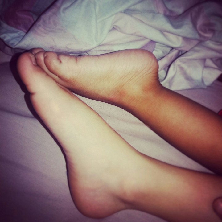 Pies amor de hermanos