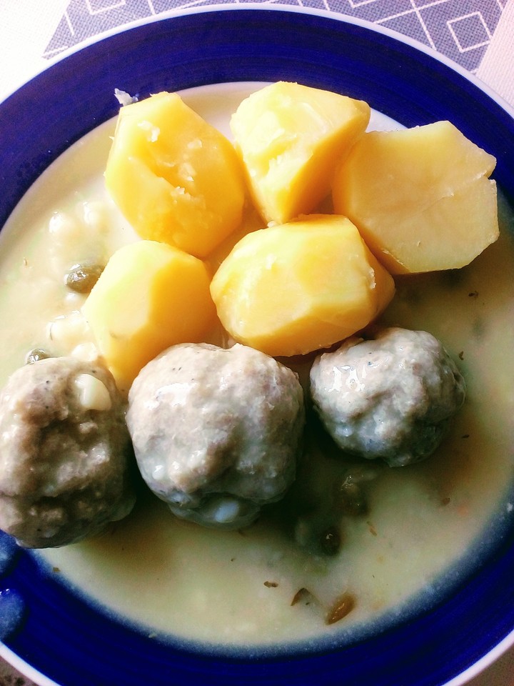 Köniksberger mit Kapern.