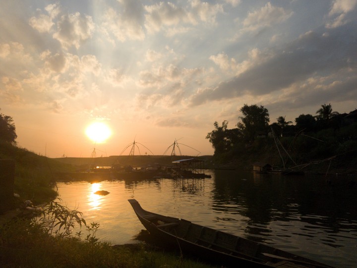 Under the bridge, Under the setting sun