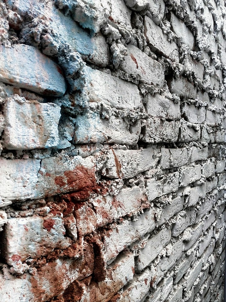 That dirty wall beside a beautiful Tower.....