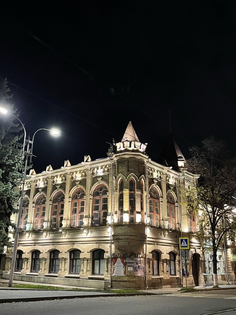 tapety plant, Building