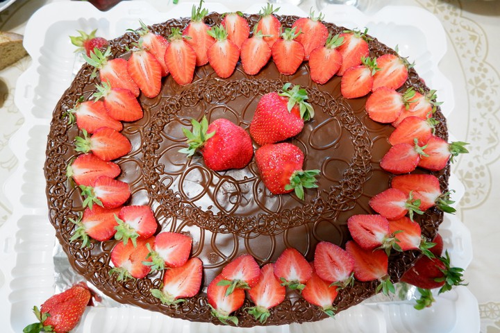 Торт с клубникой