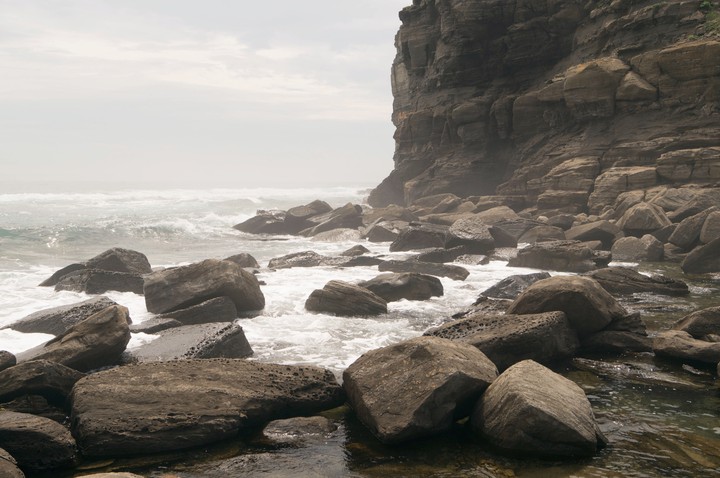 Sea, waves, rocks