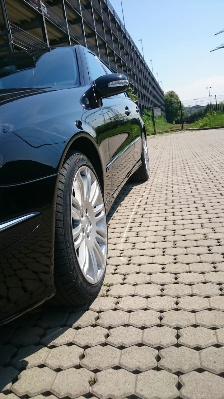 Mercedes Benz E320
